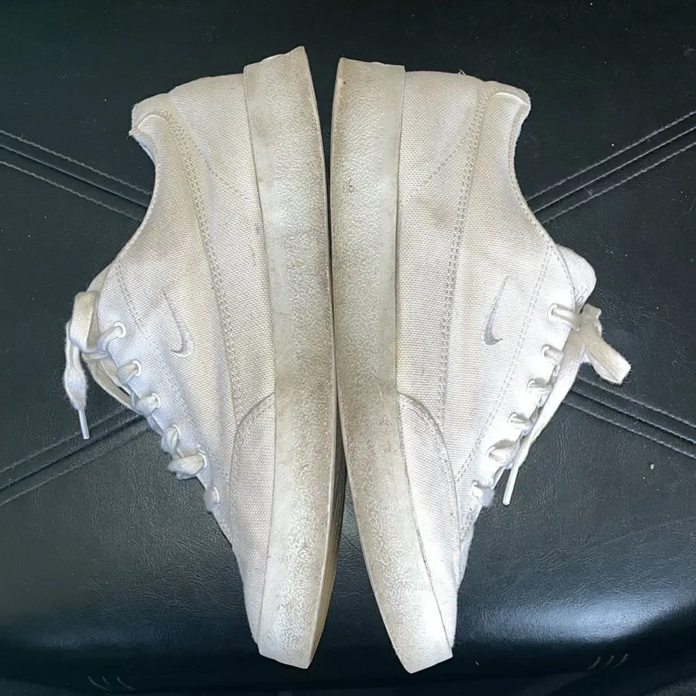 WOMEN’S CANVAS NIKE PLATFORM SHOES SIZE 11/ EURO 43